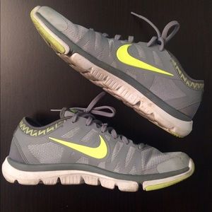 Nike tennis shoes size 9