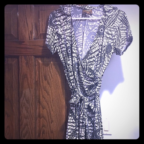 Black and white wrap dress - Picture 1 of 2