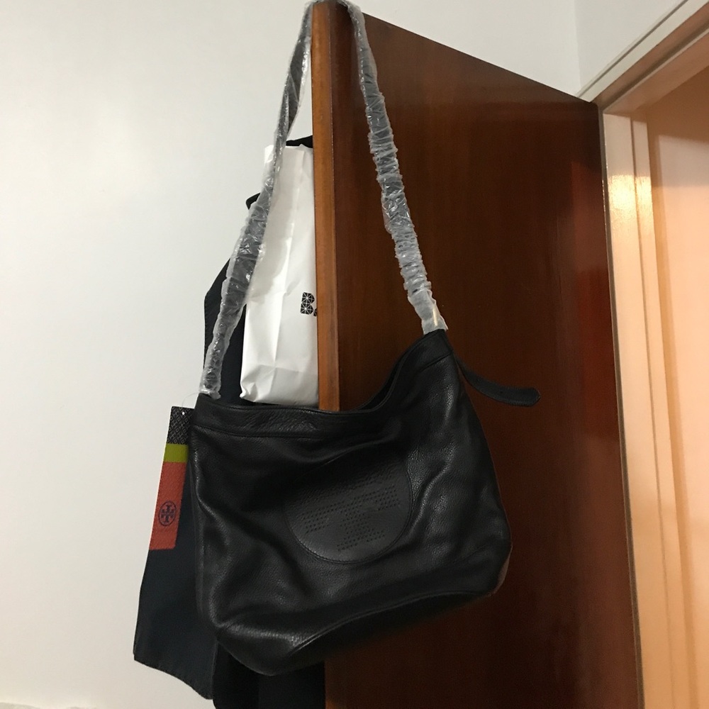 Tory Burch Kipp bucket bag, NWT - Picture 4 of 4