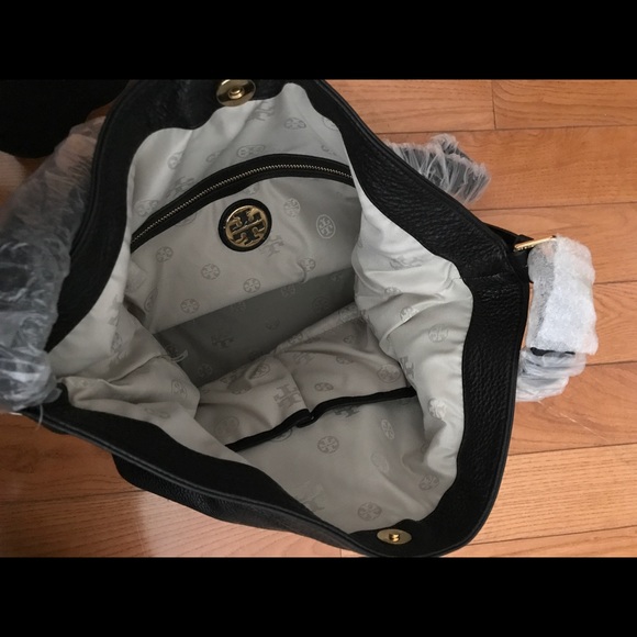 Tory Burch Kipp bucket bag, NWT - Picture 2 of 4