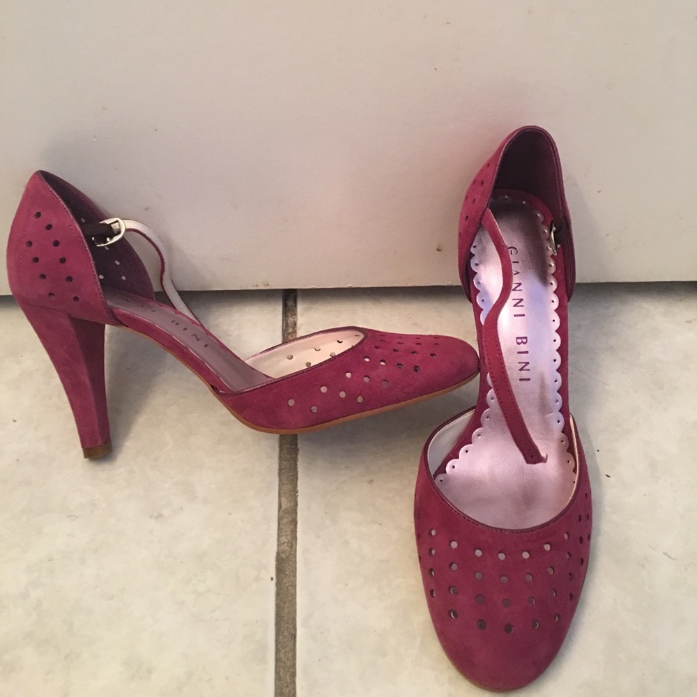 Raspberry suede pumps