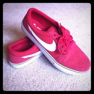 Men's 10 1/2 new Nike SB - red