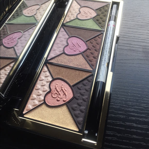 Too Faced Love Passionately Pretty Eye Palette - Picture 3 of 7