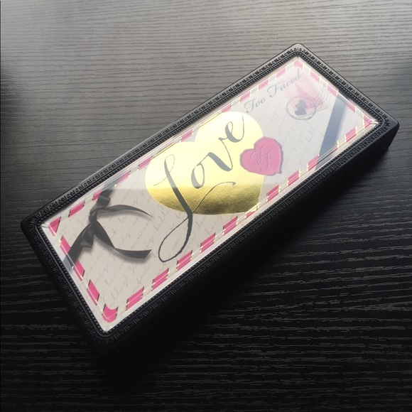 Too Faced Love Passionately Pretty Eye Palette - Picture 5 of 7