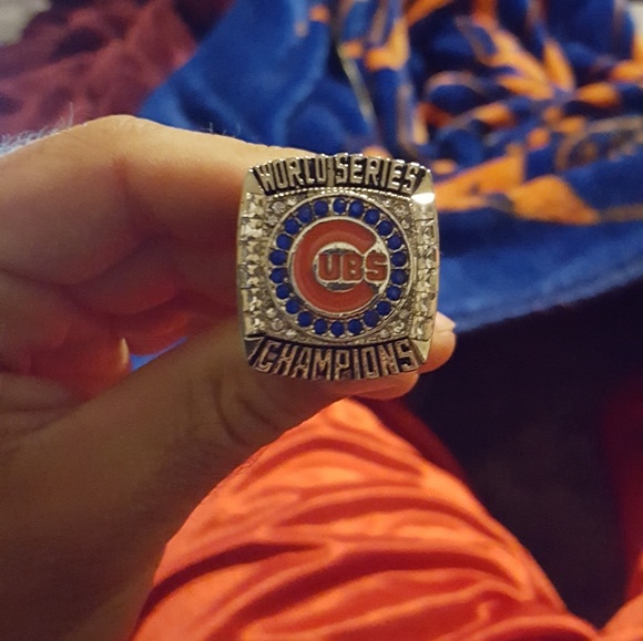 2016 Chicago Cubs World Series Ring - Picture 1 of 4