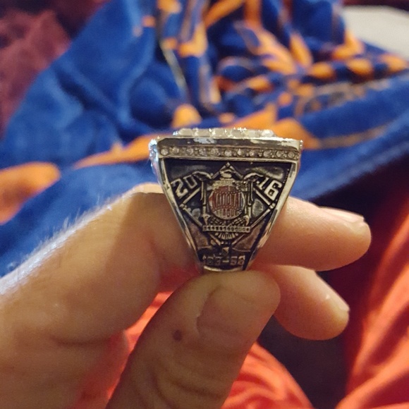 2016 Chicago Cubs World Series Ring - Picture 3 of 4