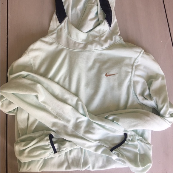 Nike Tops - Nike dry fit top