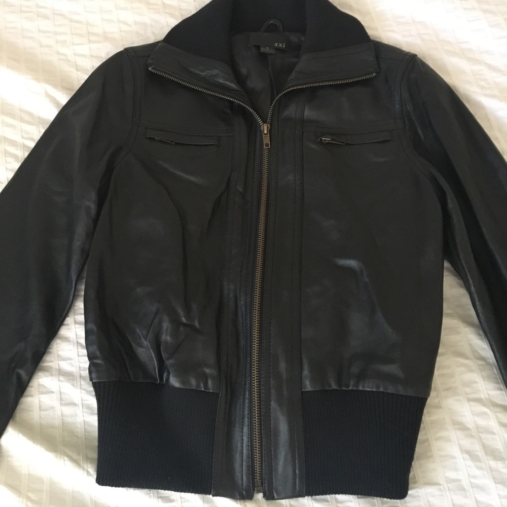 Leather jacket (women's)
