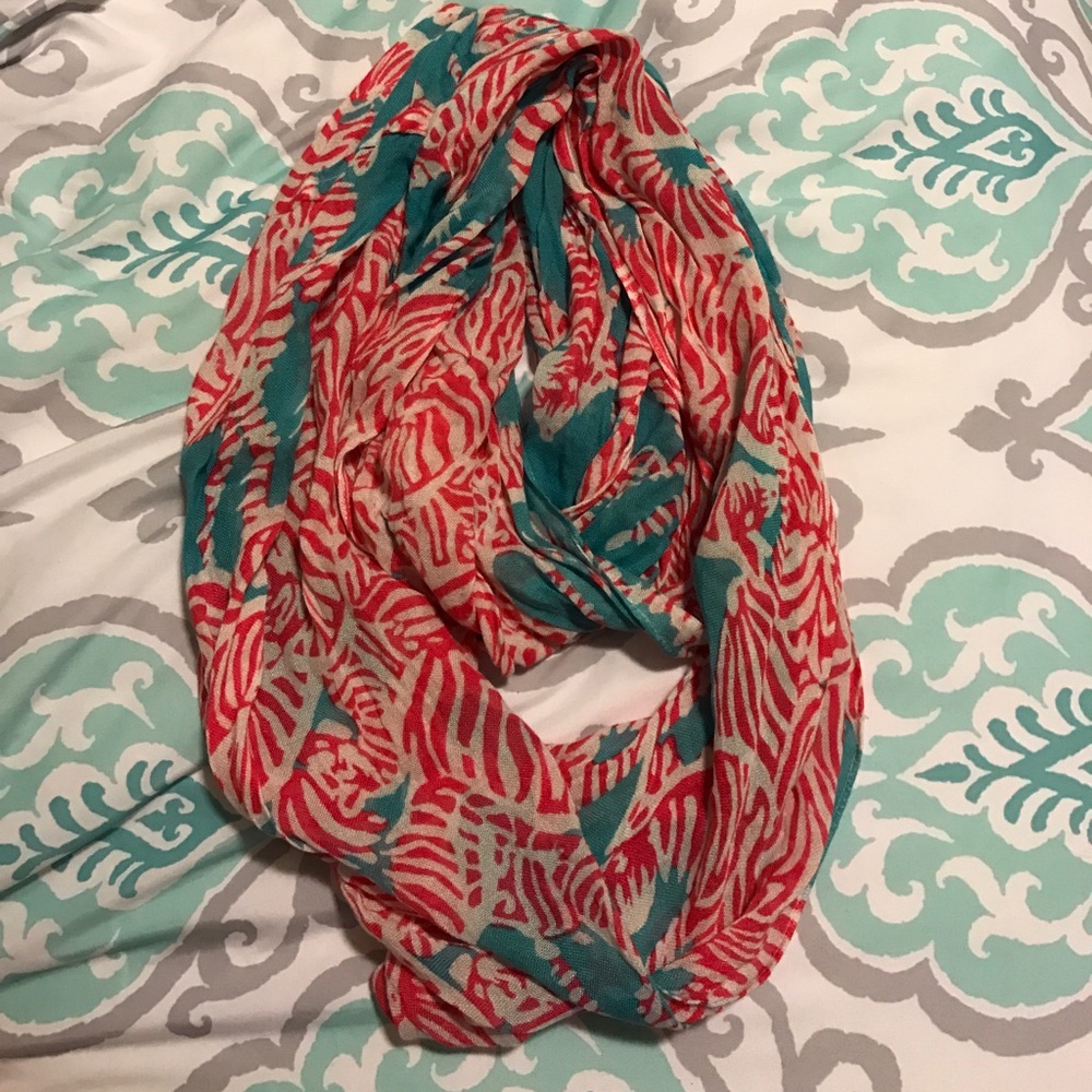 Euc Lilly Pulitzer infinity Scarf