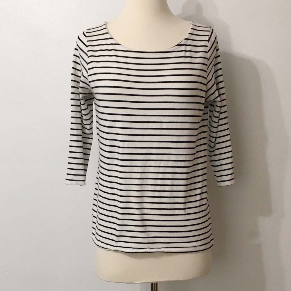 🎉Forever 21 basic black and white striped tee