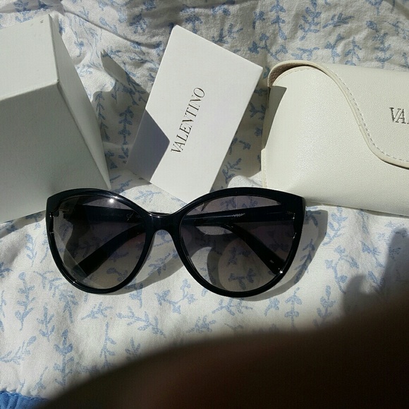 Valentino cateye scalloped black sunglasses main image 4