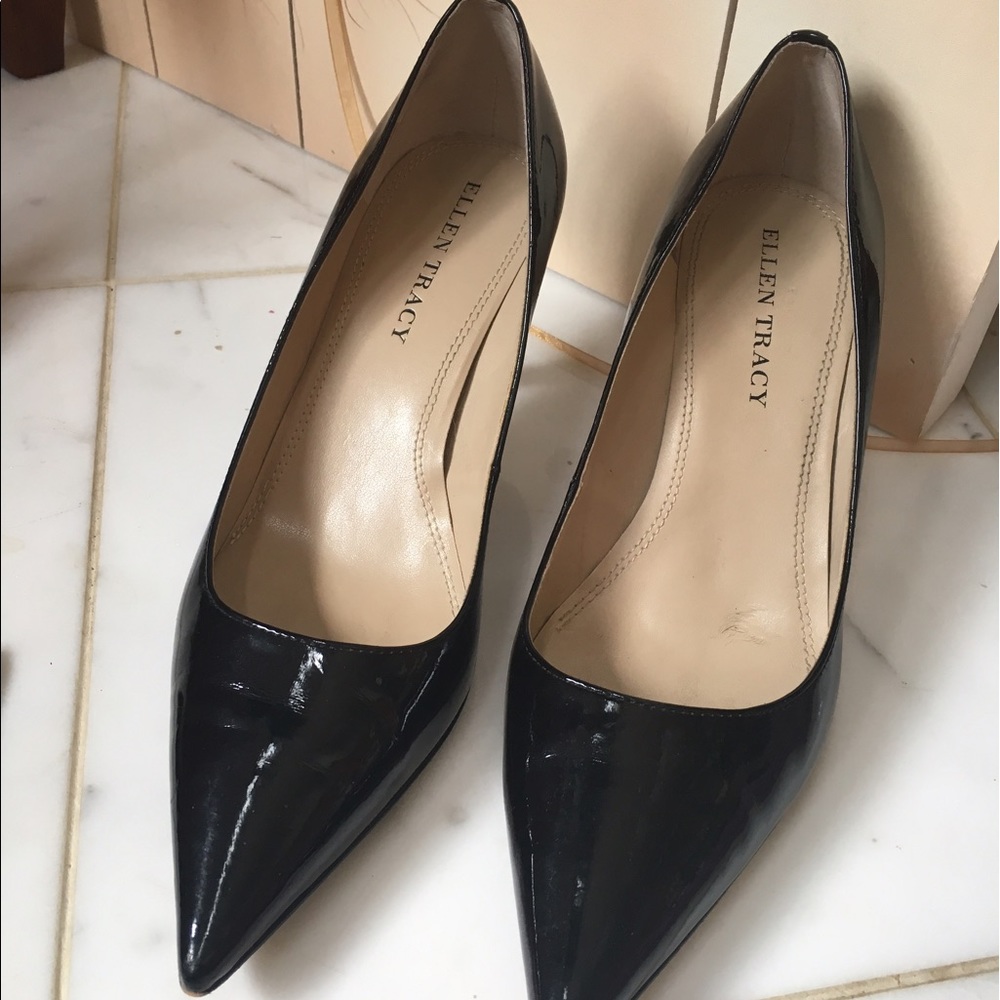 Black pumps shoe