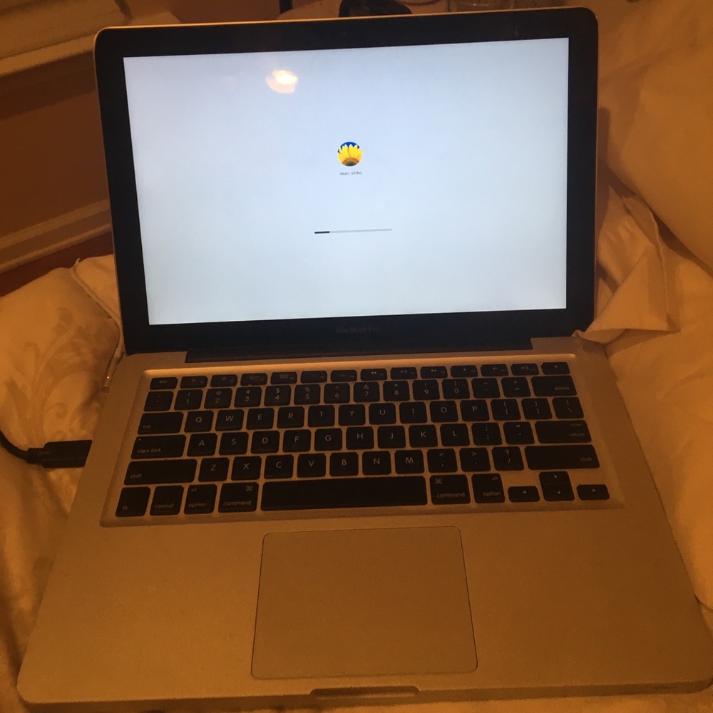 Beautiful MacBook Pro that works AMAZING
