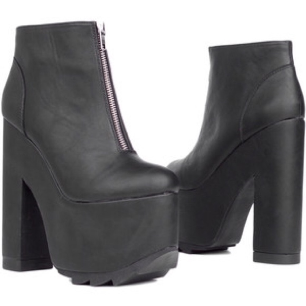 Y.R.U BLACK PLATFORM BOOTS🖤