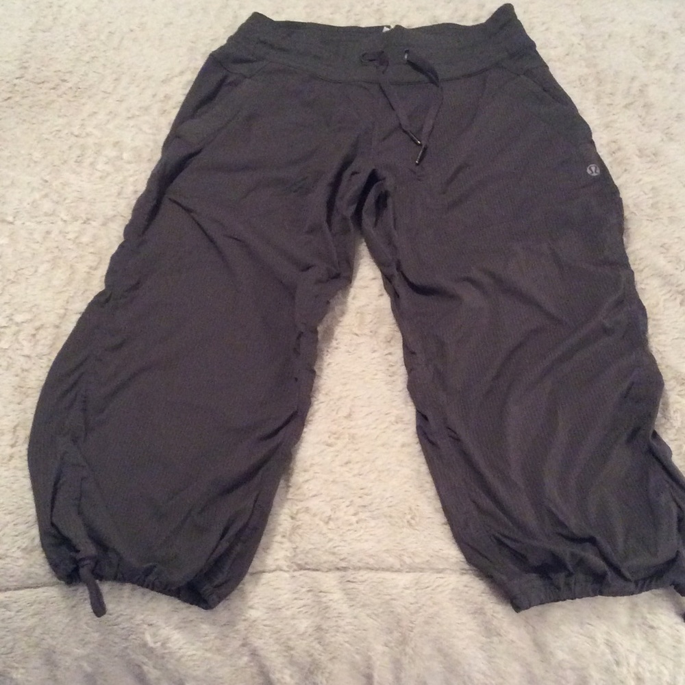 Lululemon SZ 6 Cropped Studio Pants