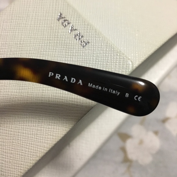 Prada Oversized Baroque Round Tortoise Sunglasses - Picture 4 of 4