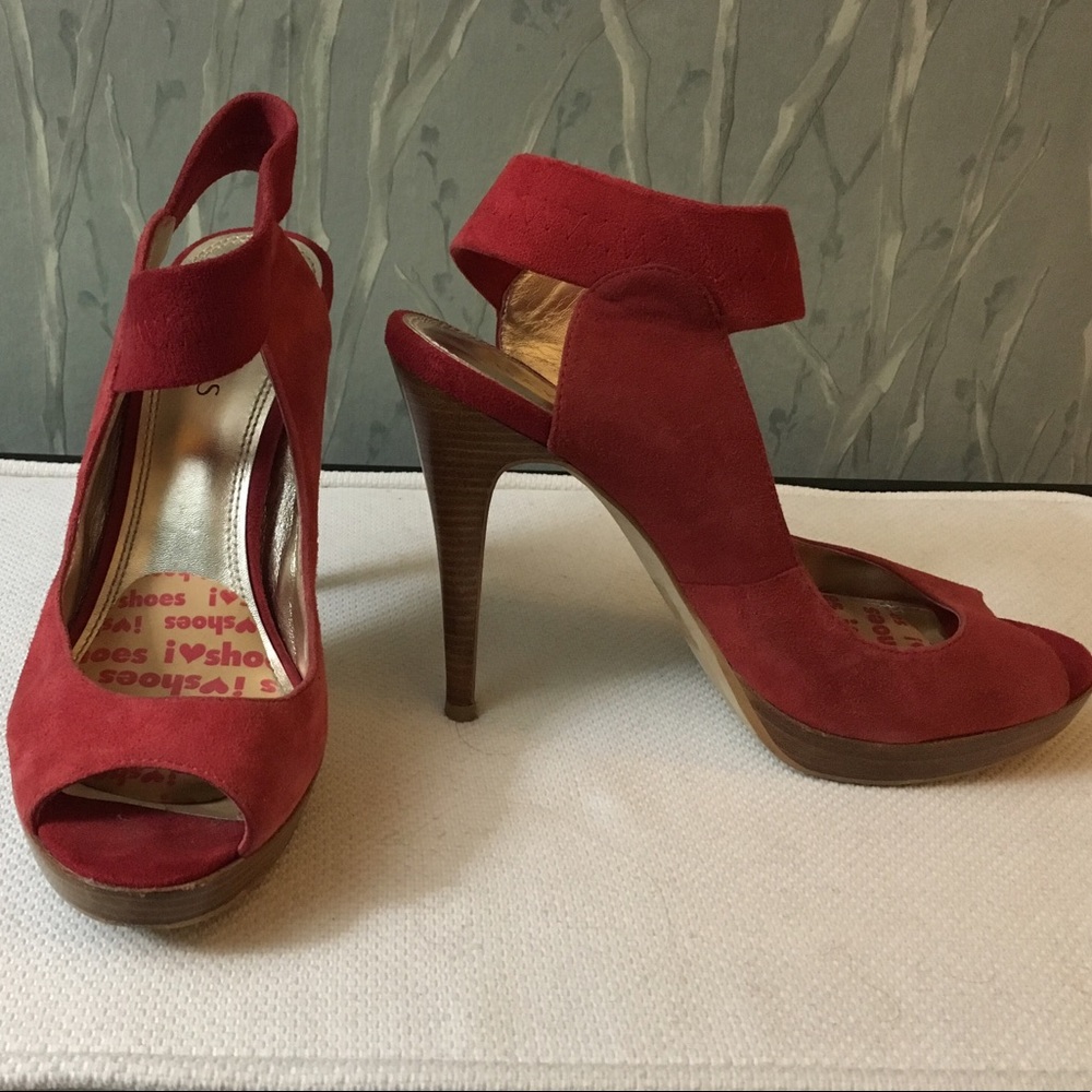 Bakers Red Wood Heels 👠