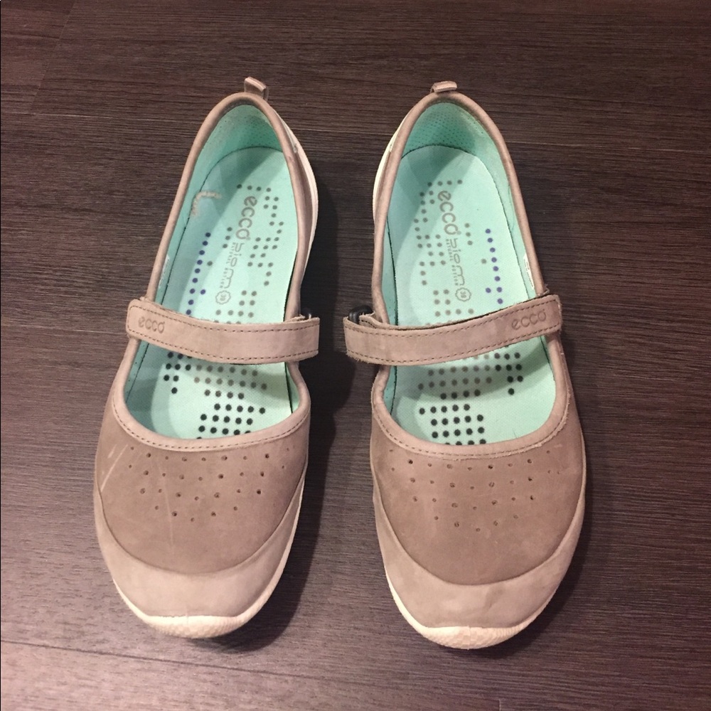 Ecco walking shoes