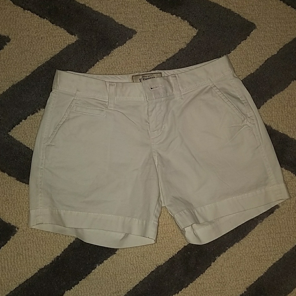 Old navy white 5" shorts