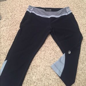 MPG Cropped Workout Capris Size Large
