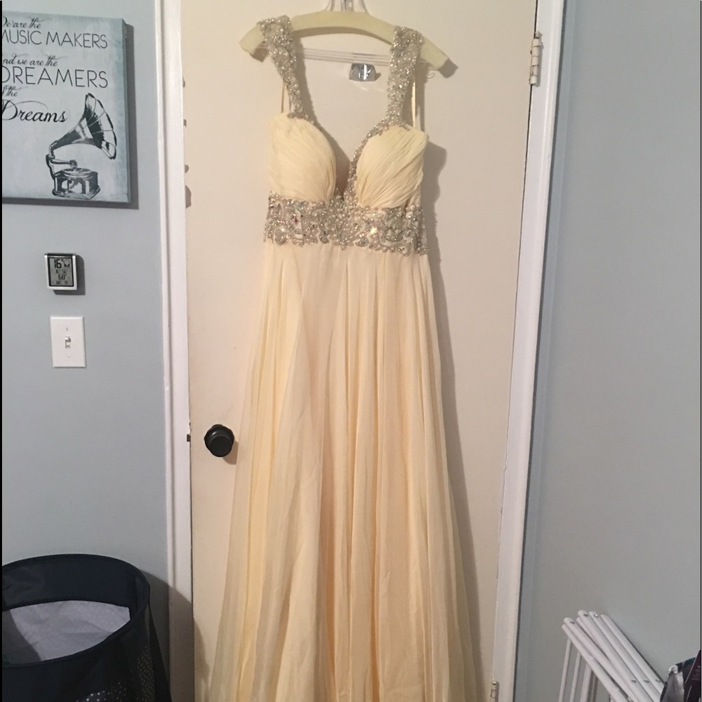 Gorgeous pale yellow special occasion dress!