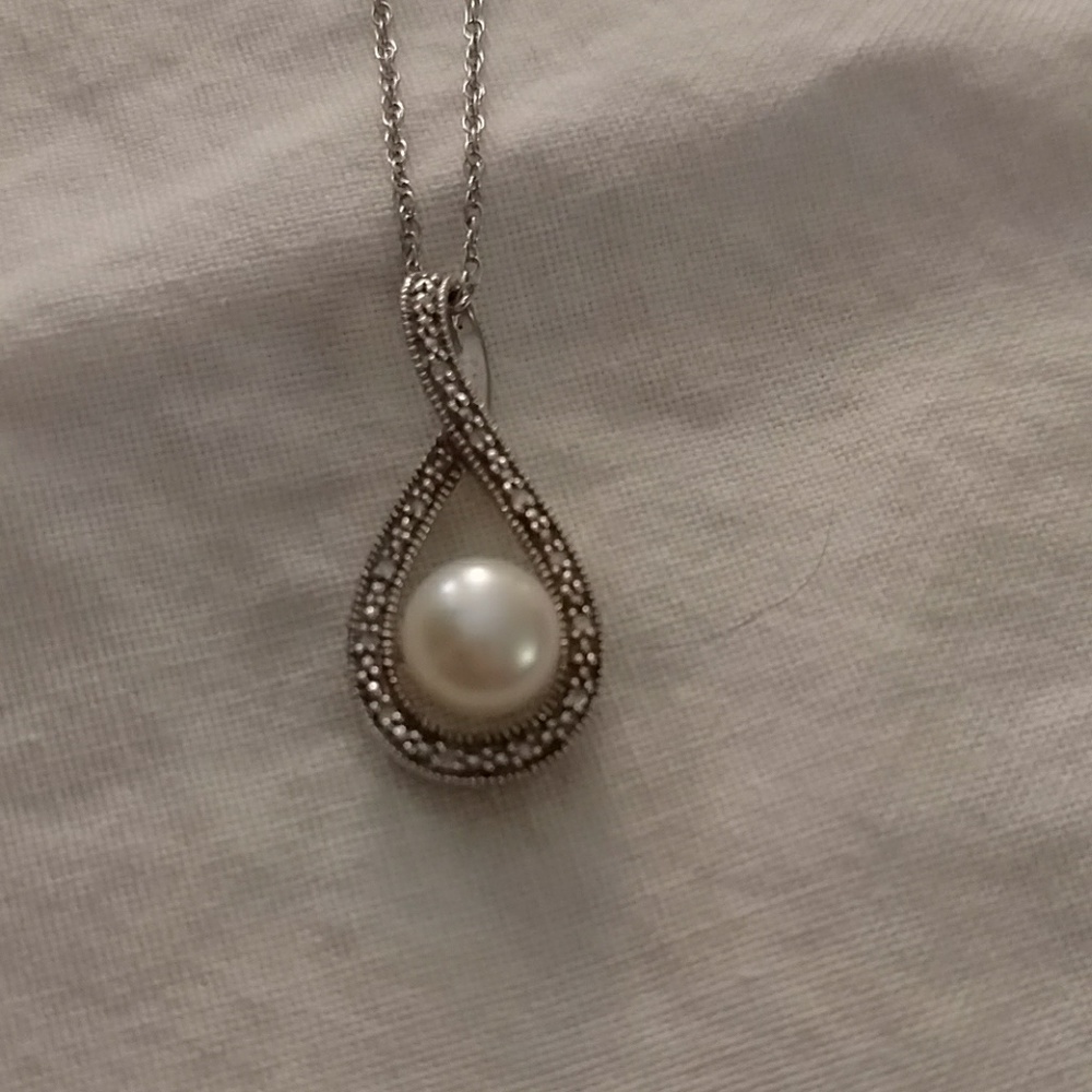 Crystal and pearl pendant