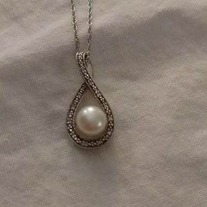 Crystal and pearl pendant