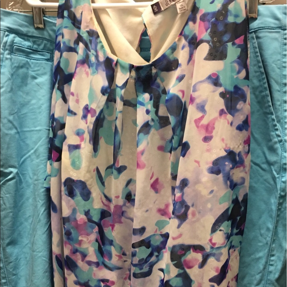 1x Jennifer Lopez Cold Shoulder Watercolor Shirt