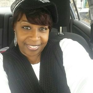 Meet your Posher, Adrienne