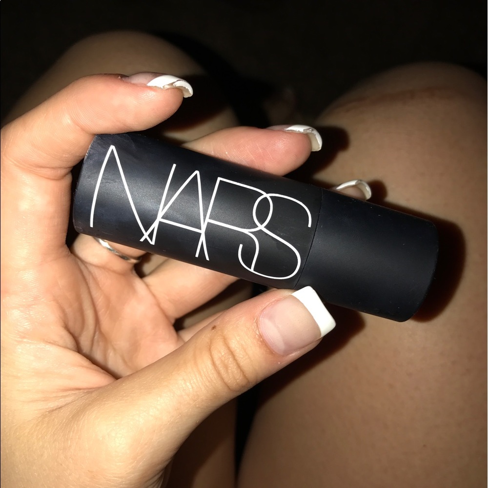 NARS highlight glow makeup