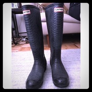 Embossed Crocodile Hunter Rain Boots Size 6