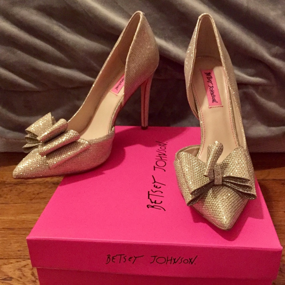 Sparkly holiday heels with bow - Picture 2 of 4