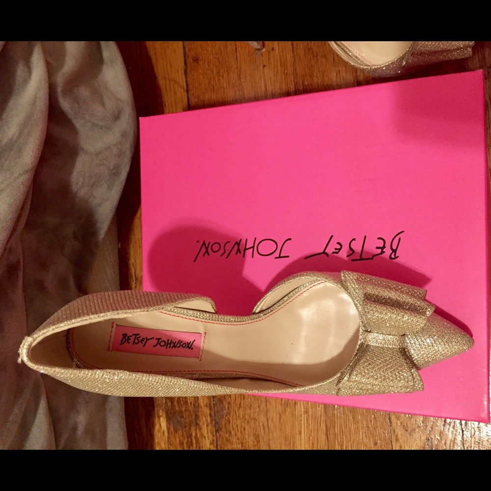 Sparkly holiday heels with bow - Picture 3 of 4