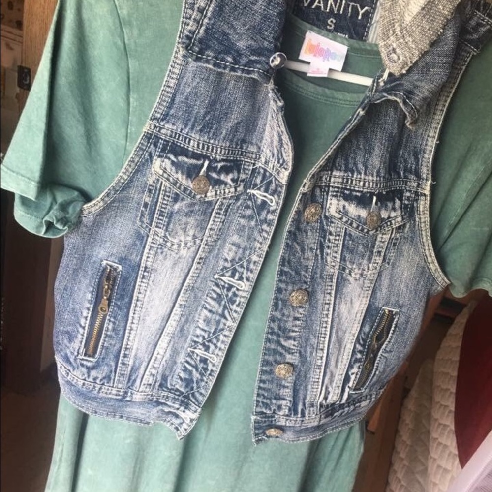 🚨🚨🦄🦄acid wash Carly!🦄🦄🚨🚨