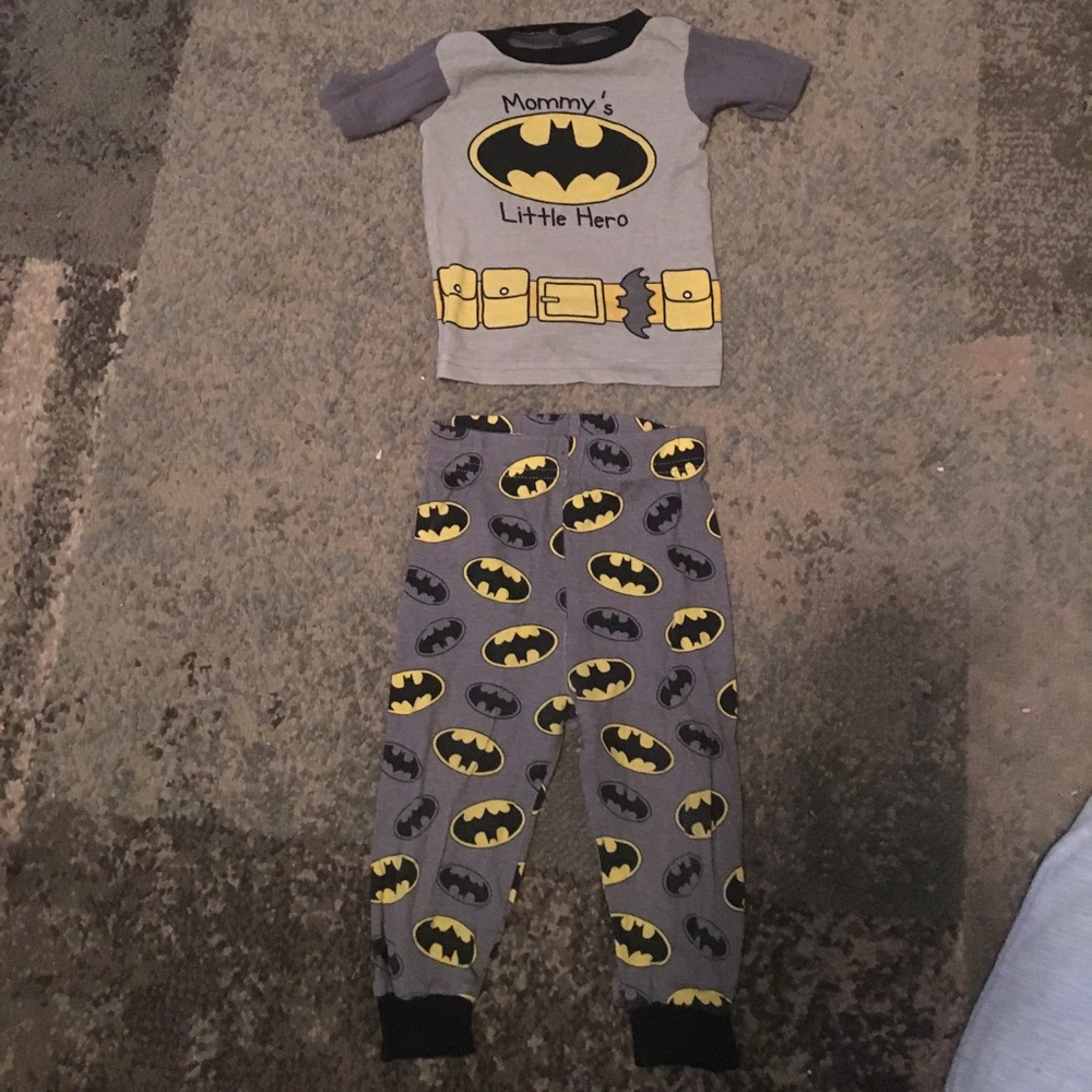 Boys batman 2 piece pajamas. Size- 18 months