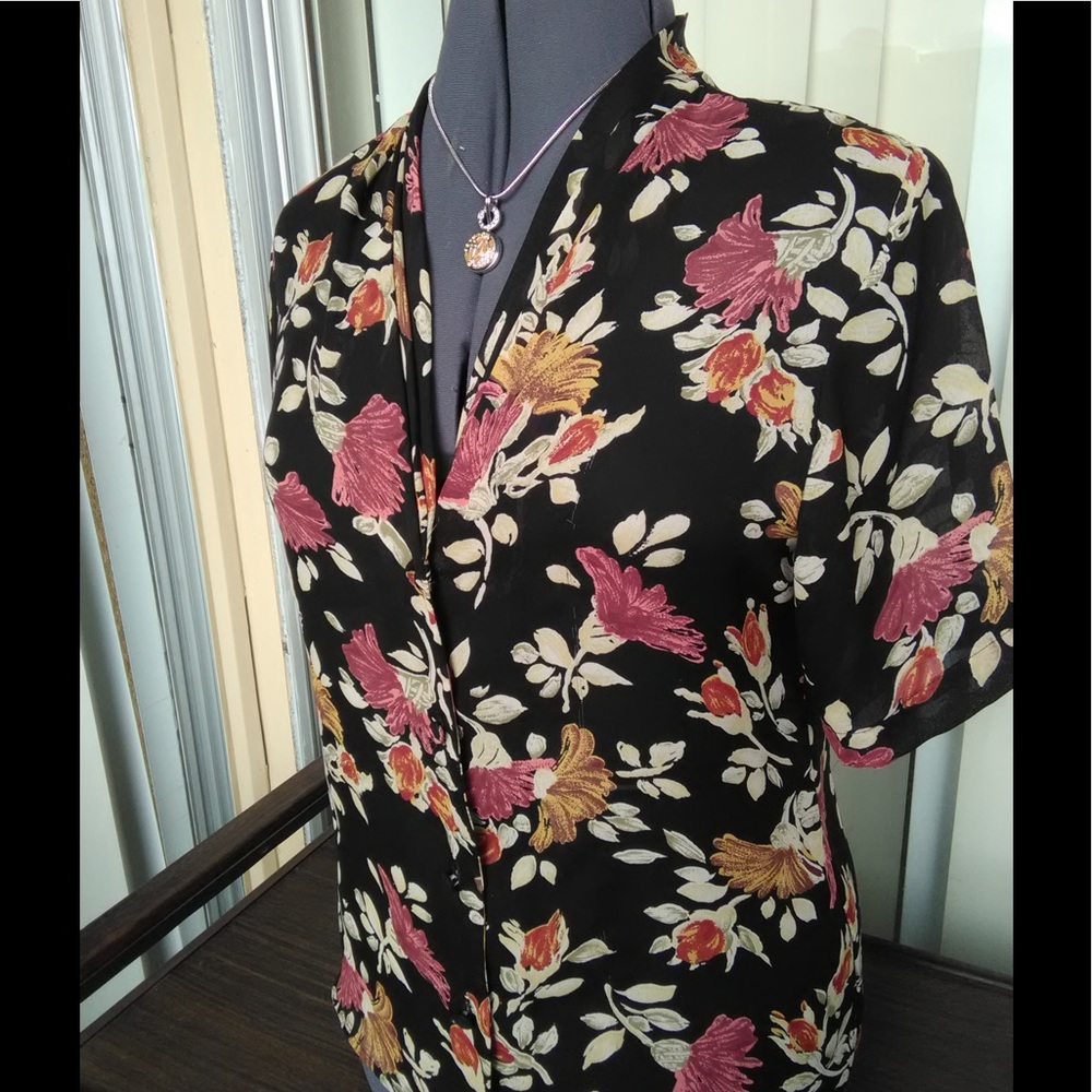 Large Blouse - Picture 2 of 3