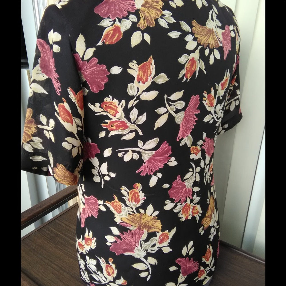 Large Blouse - Picture 3 of 3