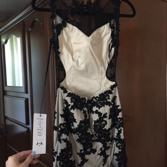 Prom dress - Picture 2 of 4