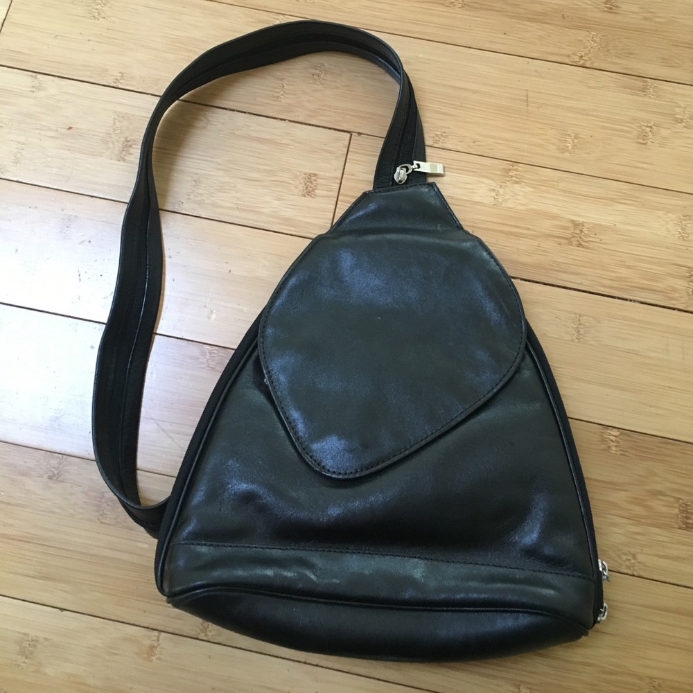 Gorgeous purse and backpack in one