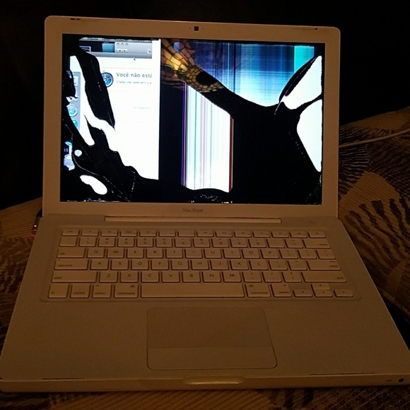 Used MacBook laptop - Picture 5 of 5