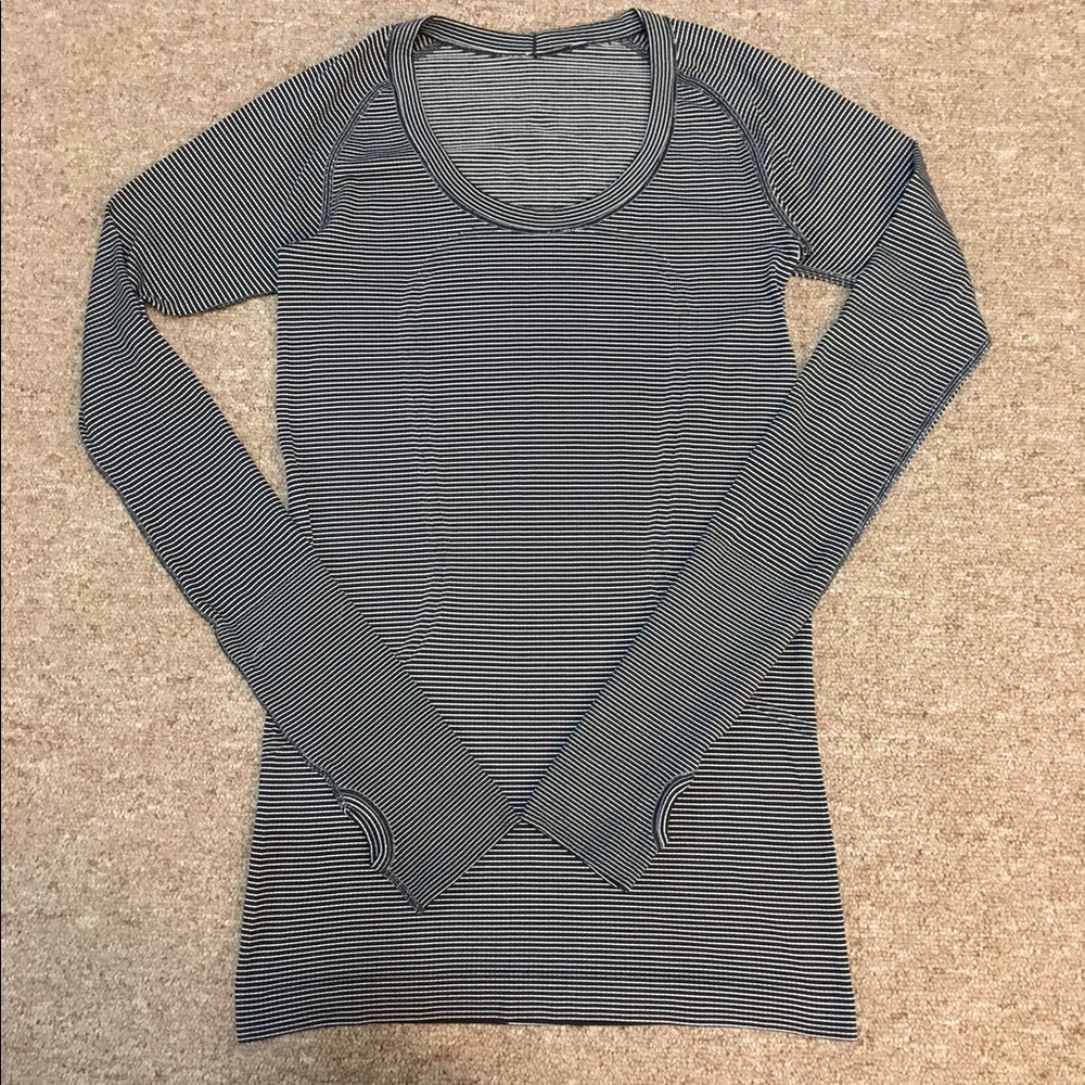 Silverescent Lulu Lemon fitted long sleeve top