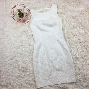 ✨Cute✨H&M White Embossed Lace Dress