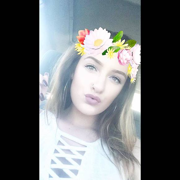 Meet your Posher, Emily - Picture 1 of 1