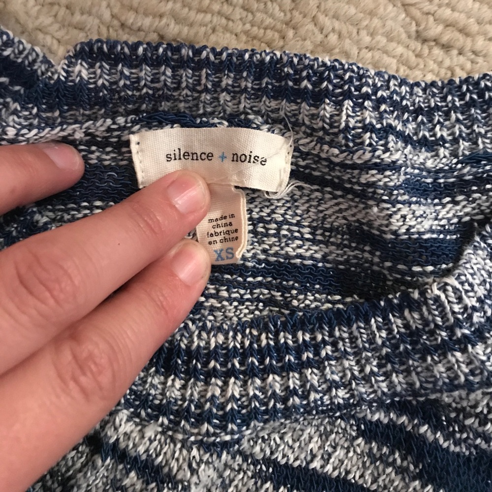 sweater - Picture 2 of 2