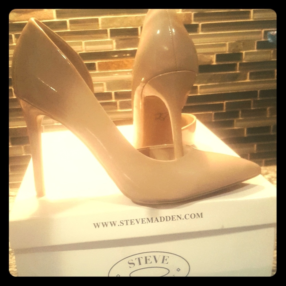 Steve Madden pump