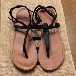 Size 9/10 sandal! 🌴