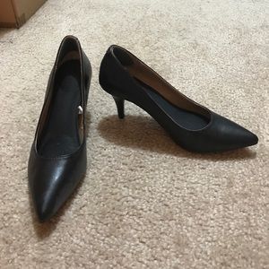 Black leather Mossimo heels