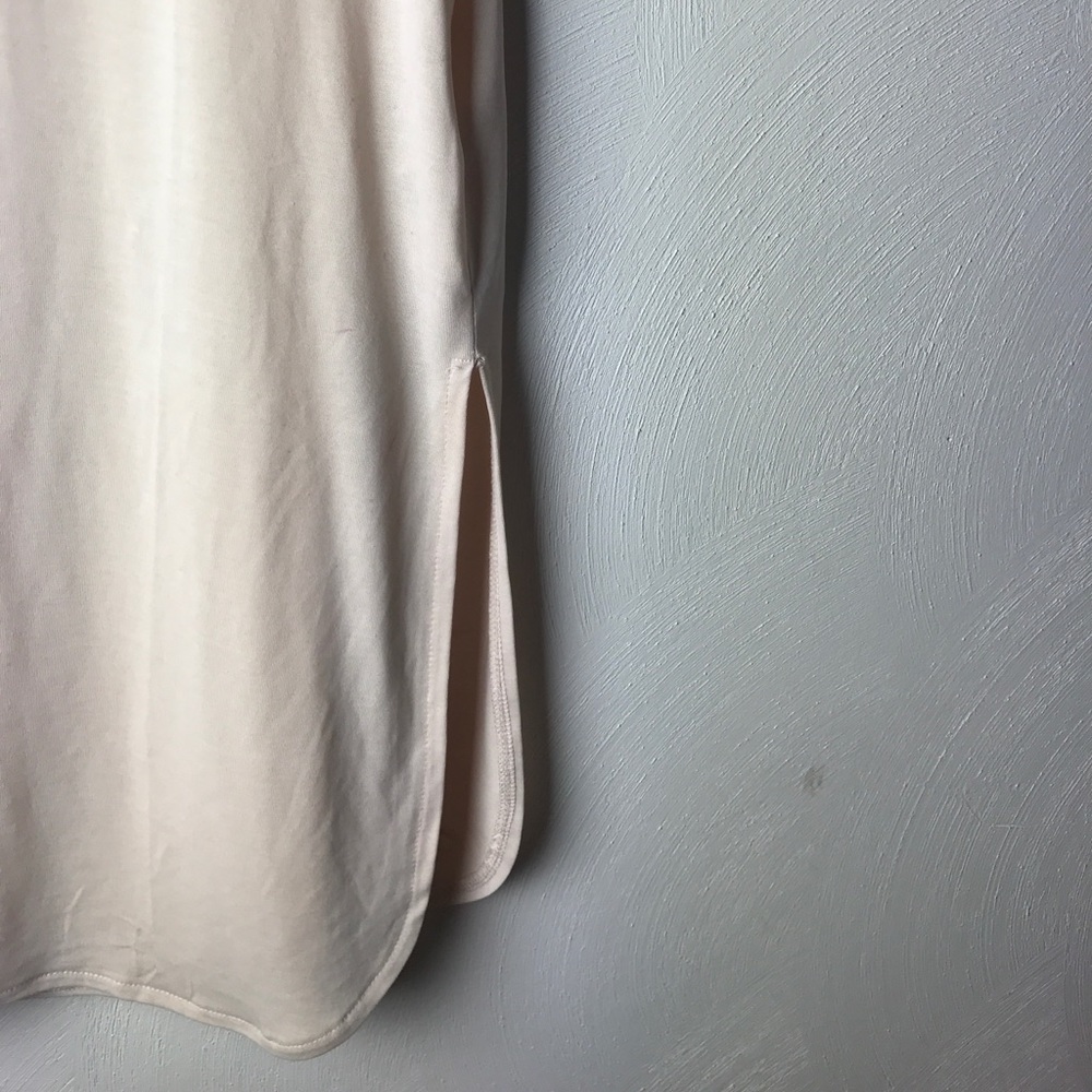 T SHIRT - Picture 2 of 3