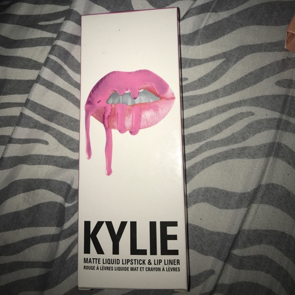 Amazon.com: Kylie Jenner Cosmetics Lip Kit -(Bare) Liquid  Kylie Jenner matte lipstick