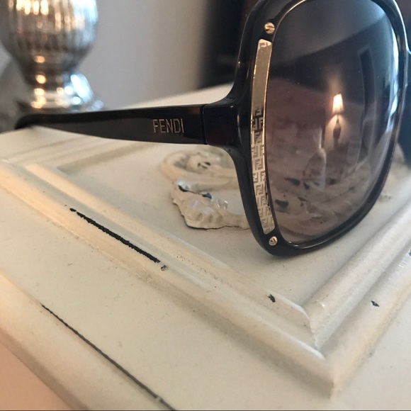 Fendi Over Sized Sunglasses - Picture 2 of 3